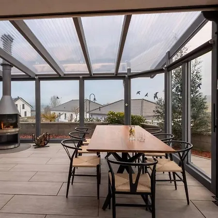 Modern Oasis Hottub, View, Gym فيلة Oberbettingen