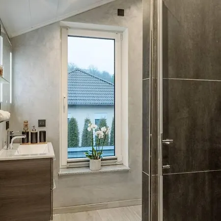 Modern Oasis Hottub, View, Gym فيلة
