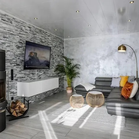 Modern Oasis Hottub, View, Gym فيلة Oberbettingen