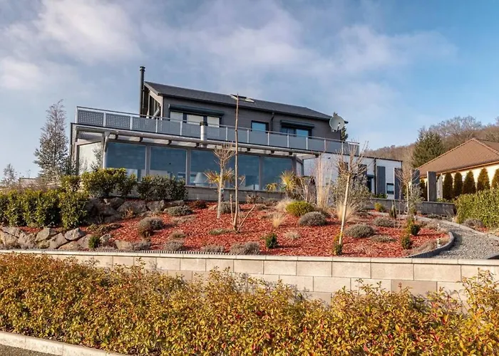 Modern Oasis Hottub, View, Gym *