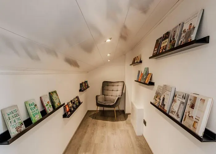 Modern Oasis Hottub, View, Gym *