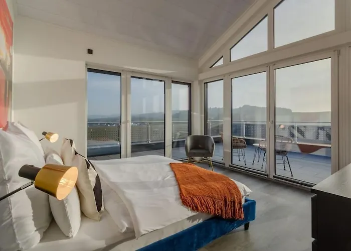 Modern Oasis Hottub, View, Gym וילה Oberbettingen