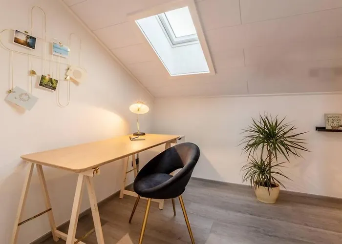 Modern Oasis Hottub, View, Gym Oberbettingen