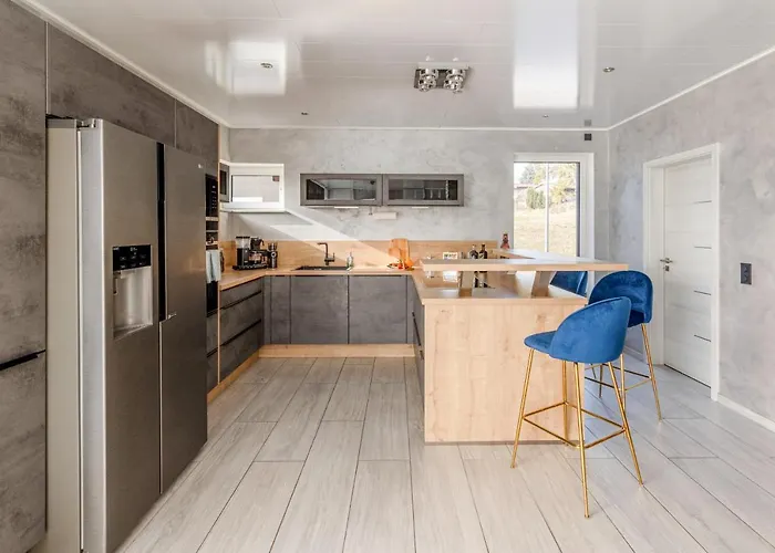 Modern Oasis Hottub, View, Gym *